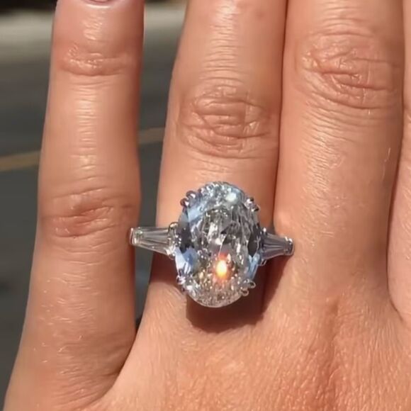 💎 New Stunning sparkling oval white sapphire ring 💎 - Picture 2 of 5